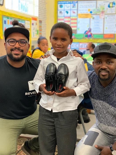 Kaalvoet Mzanzi gives shoes