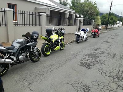 Gebrom en gebrul op pad Mosselbaai toe