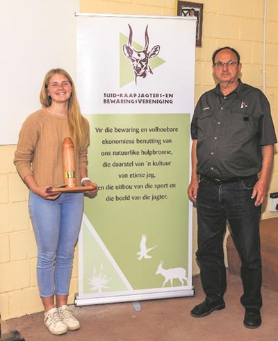 SJB oorhandig trofeë tydens algemene jaarvergadering