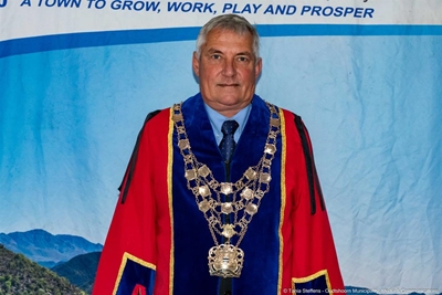 Burgemeester  Johan Allers vertel oor 100 dae in amp