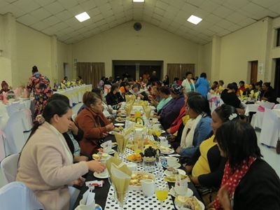 Melkies hou "high tea" vir Moedersdag