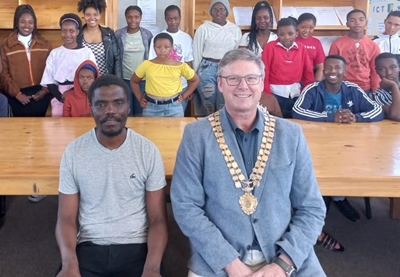 Mayor lauds selfless science, maths teacher