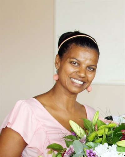 Gewilde onderwyser groet skool