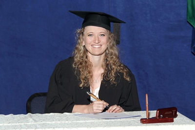 Oud-Das maak skool trots