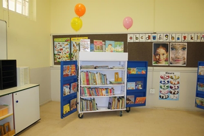 Molenrivier se Mini-biblioteek amptelik geopen
