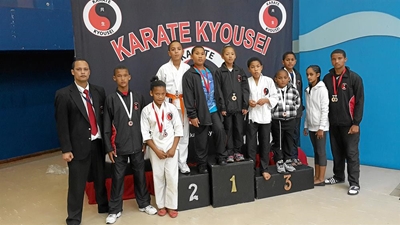 Karate Kyousei atlete vaar uitstekend by nasionale toernooi
