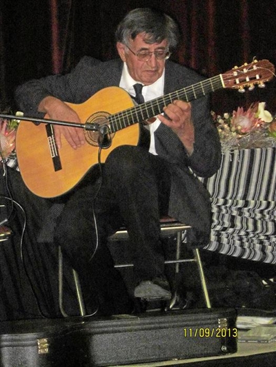 Trevor Nasser besoek plaaslik
