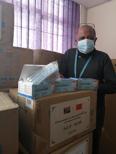 China donates 50 000 masks to municipality