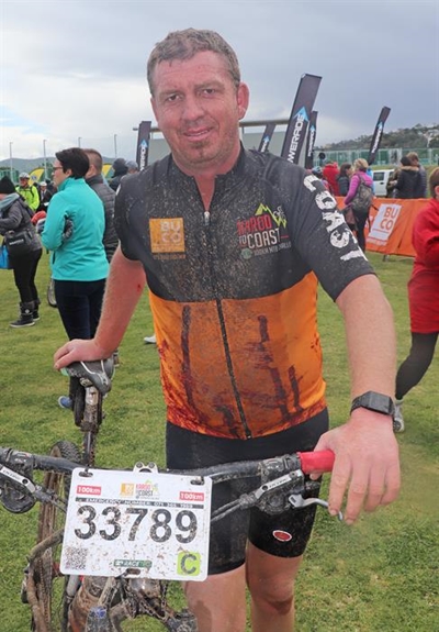 Mountain bikers race for sight