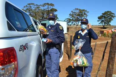Polisie gee kos in Kwano