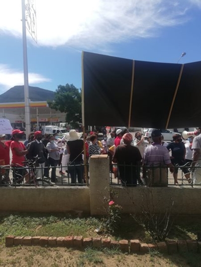 Graaff-Reinet Aksiekommittee eis antwoorde tydens protes