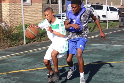 Basketball gets its afternoon in the sun