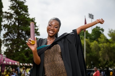 Amogelang Moagi laat nie toe dat staalheup, hartseer haar graadvreugde steel nie 