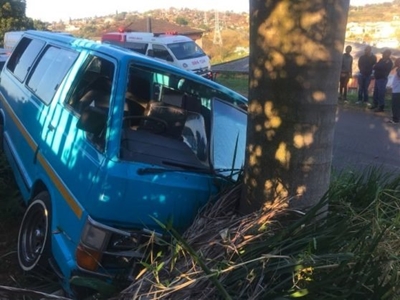 Overloaded minibus taxi crashes, 21 pupils injured