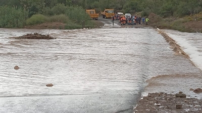 Opvolg: Vasgekeerde mense in Meiringspoort gered