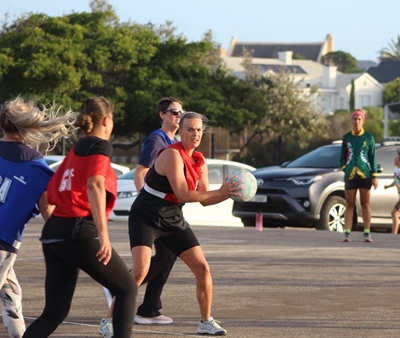 PRET damesliga netbaltoernooi in Stilbaai by die halfpadmerk