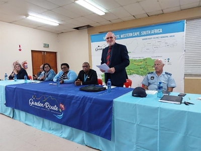 Gear worth R20 000 donated to Thembalethu Neighbourhood Watch