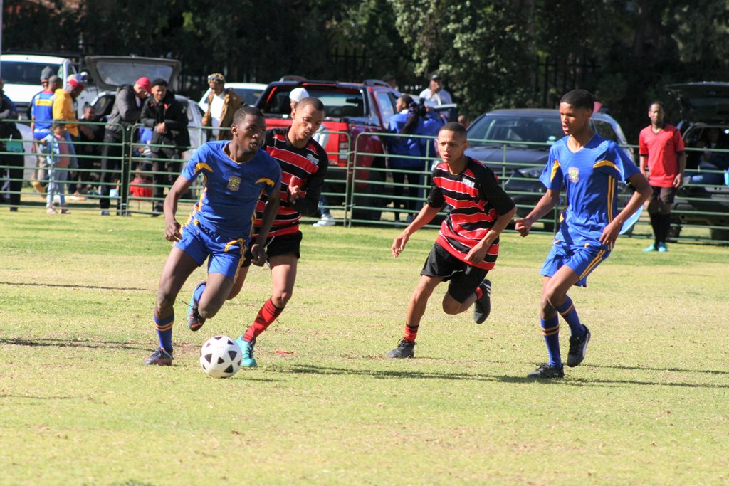 Asherville en Spandau Clash: Sokker | Graaff-Reinet Advertiser