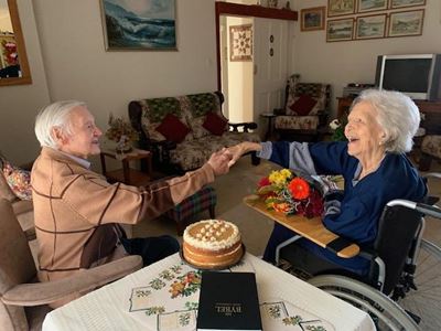 The picture of love after 75 years of marriage