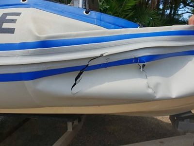Shark attacks boat at Mtunzini