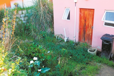 Munisipale huis in haglike toestand