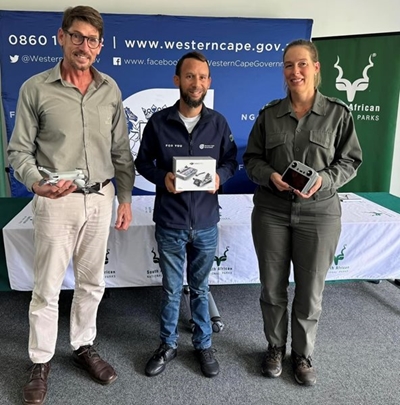 Minister Reagen Allen hands over drone to SANParks 