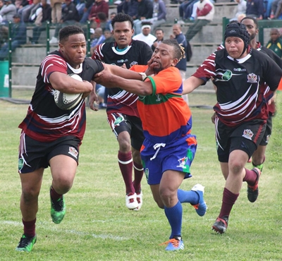 Oudtshoorn verloor naelskraap teen Mosselbaai