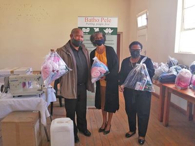Municipality gives hampers