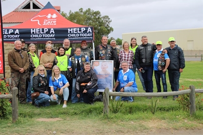 Motorfietse brul vir mediese sorg vir kinders
