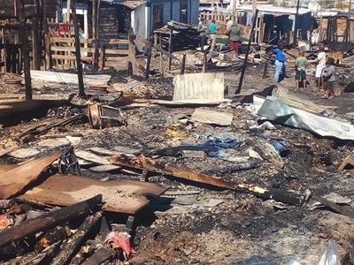 Strong blaze razes 23 homes in Thembalethu