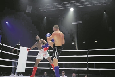 Arno Cilliers deel van Rise of  the Warrior