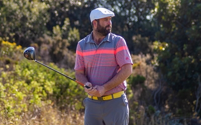 Golfers swing away for Famsa