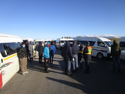 R61 blocked with traffic