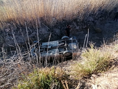 Geleende motor land op dak