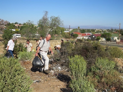 Ondersteun #trashbag vir 'n skoner dorp