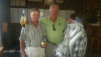 Golfers swing through heat wave