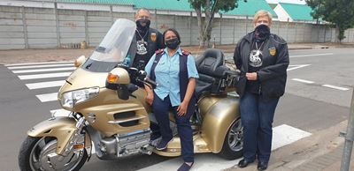 Motorfietsryers reik uit na tehuise vir bejaardes