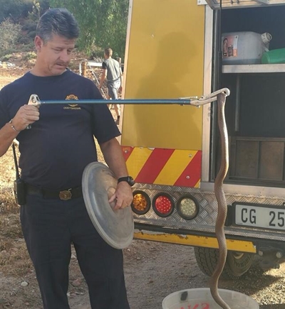 Bekende brandweerman in ongeluk beseer
