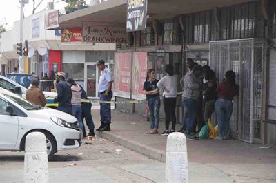 Twee besighede binne een dag beroof
