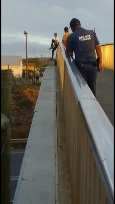 Polisie fnuik selfdood