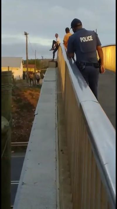 Polisie fnuik selfdood