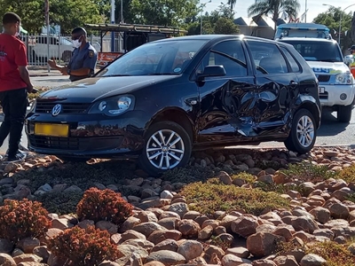 Bakkie en Polo in botsing betrokke
