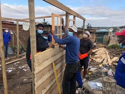 Good Samaritans build home for struggling Plett family