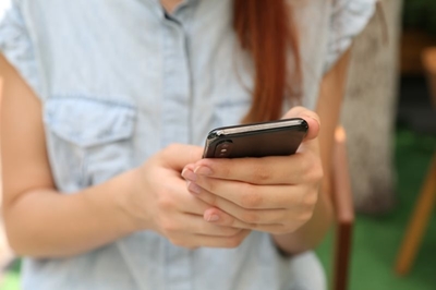 4 Ways smartphones help young teens to learn independence and responsibility