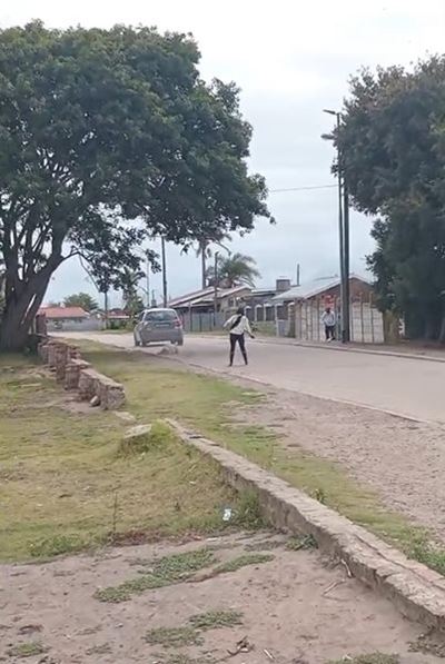 Woede oor R50 lei tot ernstige beserings toe kar oor man ry