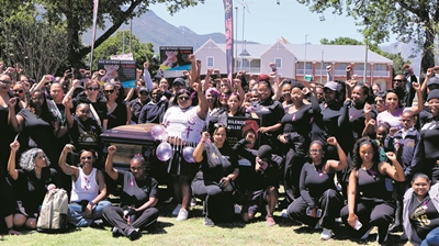 15 minutes of silence against violence