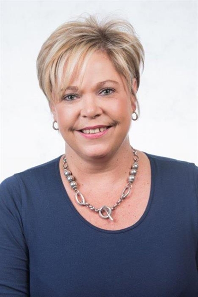 A real estate agents who bring the feminine touch