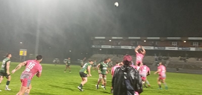 Pumas wen in baie nat weer 
