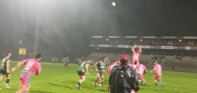 Pumas wen in baie nat weer 