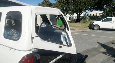 Food delivery vehicle looted